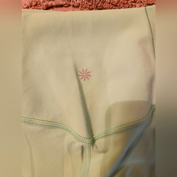 Athleta Salutation Stash Pocket II 5" Short, XXS,  Like New - Picture 3 of 3